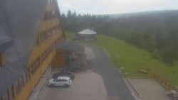 Parkoviště a hlavní vchod