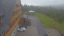 Parkoviště a hlavní vchod