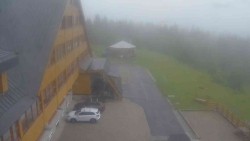 Parkoviště a hlavní vchod