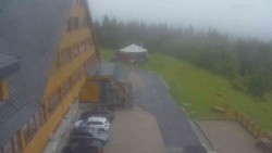 Parkoviště a hlavní vchod