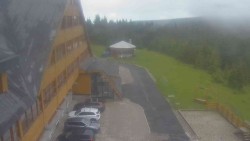 Parkoviště a hlavní vchod