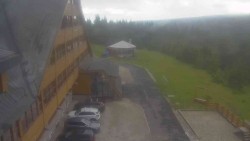 Parkoviště a hlavní vchod