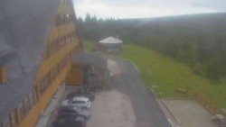 Parkoviště a hlavní vchod