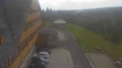 Parkoviště a hlavní vchod