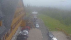 Parkoviště a hlavní vchod