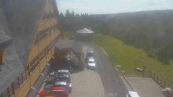 Parkoviště a hlavní vchod