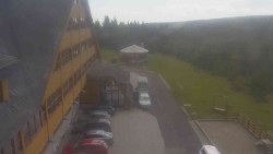 Parkoviště a hlavní vchod