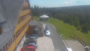 Sporthotel Kurzovní - Parkoviště a hlavní vchod - 16.6.2026 v 11:40 Sporthotel Kurzovní - Parkoviště a hlavní vchod - 16.6.2026 v 11:40
