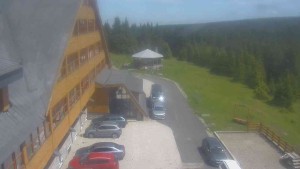 Sporthotel Kurzovní - Parkoviště a hlavní vchod - 16.6.2026 v 13:50 Sporthotel Kurzovní - Parkoviště a hlavní vchod - 16.6.2026 v 13:50