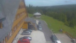 Parkoviště a hlavní vchod