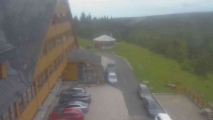 Sporthotel Kurzovní - Parkplatz und Haupteingang - 16.6.2026 v 17:55 Sporthotel Kurzovní - Parkplatz und Haupteingang - 16.6.2026 v 17:55