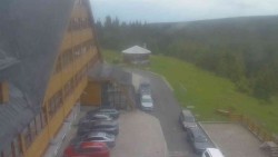 Parkoviště a hlavní vchod