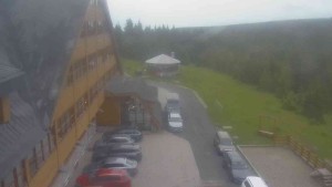 Sporthotel Kurzovní - Parkplatz und Haupteingang - 16.6.2026 v 19:55 Sporthotel Kurzovní - Parkplatz und Haupteingang - 16.6.2026 v 19:55