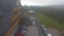 Parkoviště a hlavní vchod