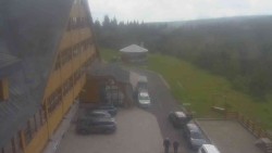 Parkoviště a hlavní vchod