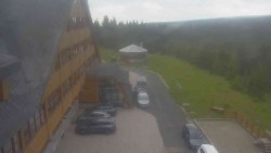 Parkoviště a hlavní vchod