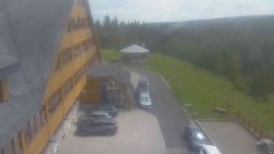 Parkoviště a hlavní vchod