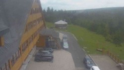Parkoviště a hlavní vchod