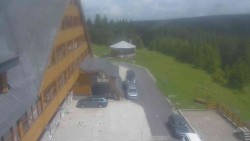 Parkplatz und Haupteingang