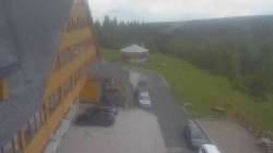 Parkoviště a hlavní vchod
