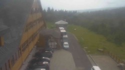 Parkoviště a hlavní vchod