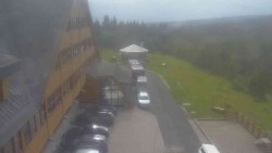 Parkoviště a hlavní vchod