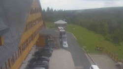 Parkoviště a hlavní vchod