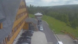 Parkoviště a hlavní vchod