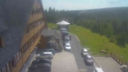 Parkoviště a hlavní vchod