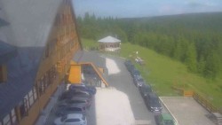 Parkoviště a hlavní vchod
