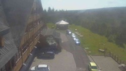 Parkoviště a hlavní vchod