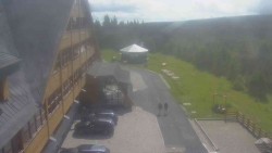 Parkoviště a hlavní vchod