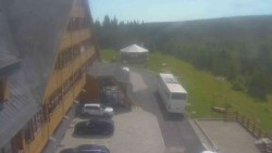Parkoviště a hlavní vchod