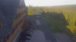 Parkoviště a hlavní vchod