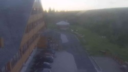 Parkoviště a hlavní vchod