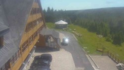 Parkoviště a hlavní vchod