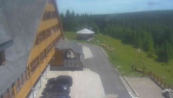 Parkoviště a hlavní vchod