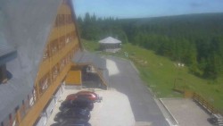 Parkoviště a hlavní vchod