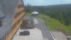 Parkoviště a hlavní vchod
