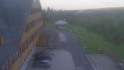 Parkoviště a hlavní vchod