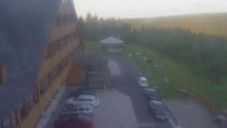 Parkoviště a hlavní vchod