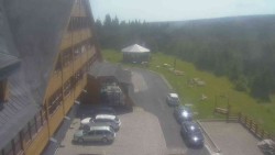 Parkoviště a hlavní vchod