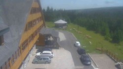 Parkoviště a hlavní vchod
