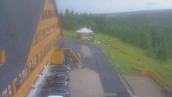 Parkoviště a hlavní vchod