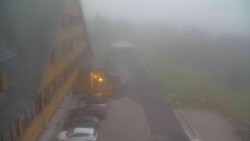 Parkoviště a hlavní vchod
