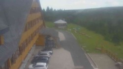 Parkoviště a hlavní vchod