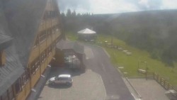 Parkoviště a hlavní vchod