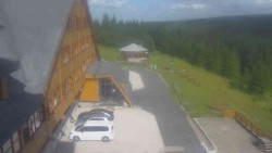 Parkoviště a hlavní vchod