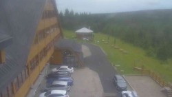 Parkoviště a hlavní vchod