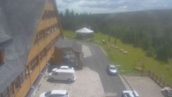 Parkoviště a hlavní vchod